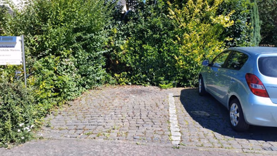 kostenloser Parkplatz am Haus